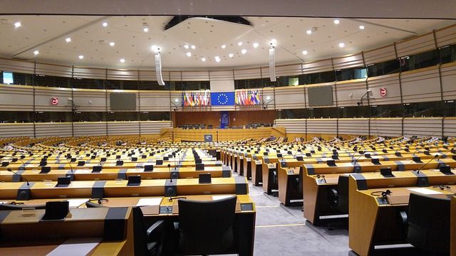 Plenarsaal des europäischen Parlaments, hier Brüssel, nicht Straßburg european-parliament-1203083_640