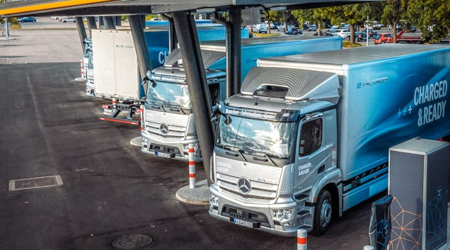 E-Trucks an Ladestation etruck1