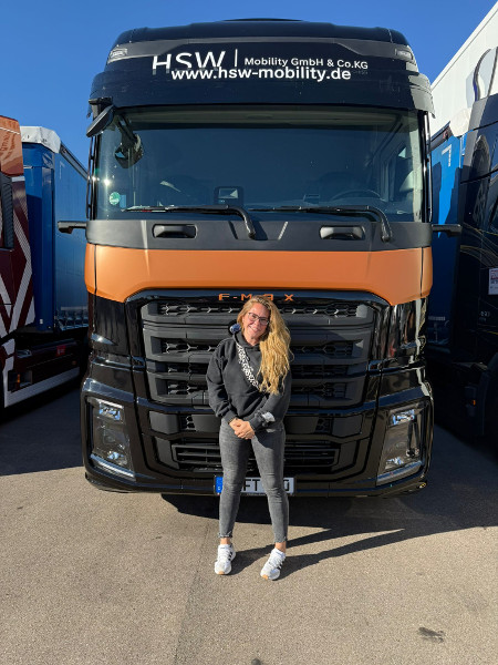 05_vor_dem_Ford_F-Max