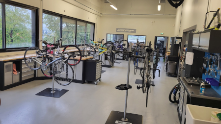 Technopolys Chambery, Training Center von Trucks bis Fahrrad Lyon07